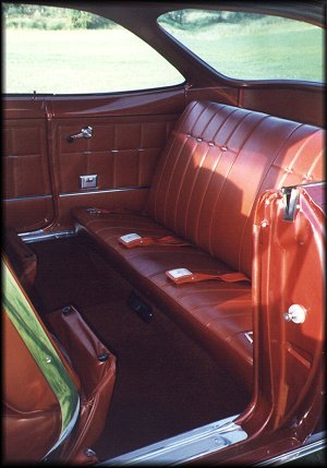 Fold-down rear seat (31027 bytes)